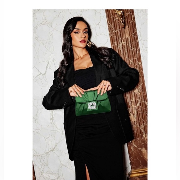 NWT-Elegant Green Satin Clutch with Chain Strap - Picture 9 of 12
